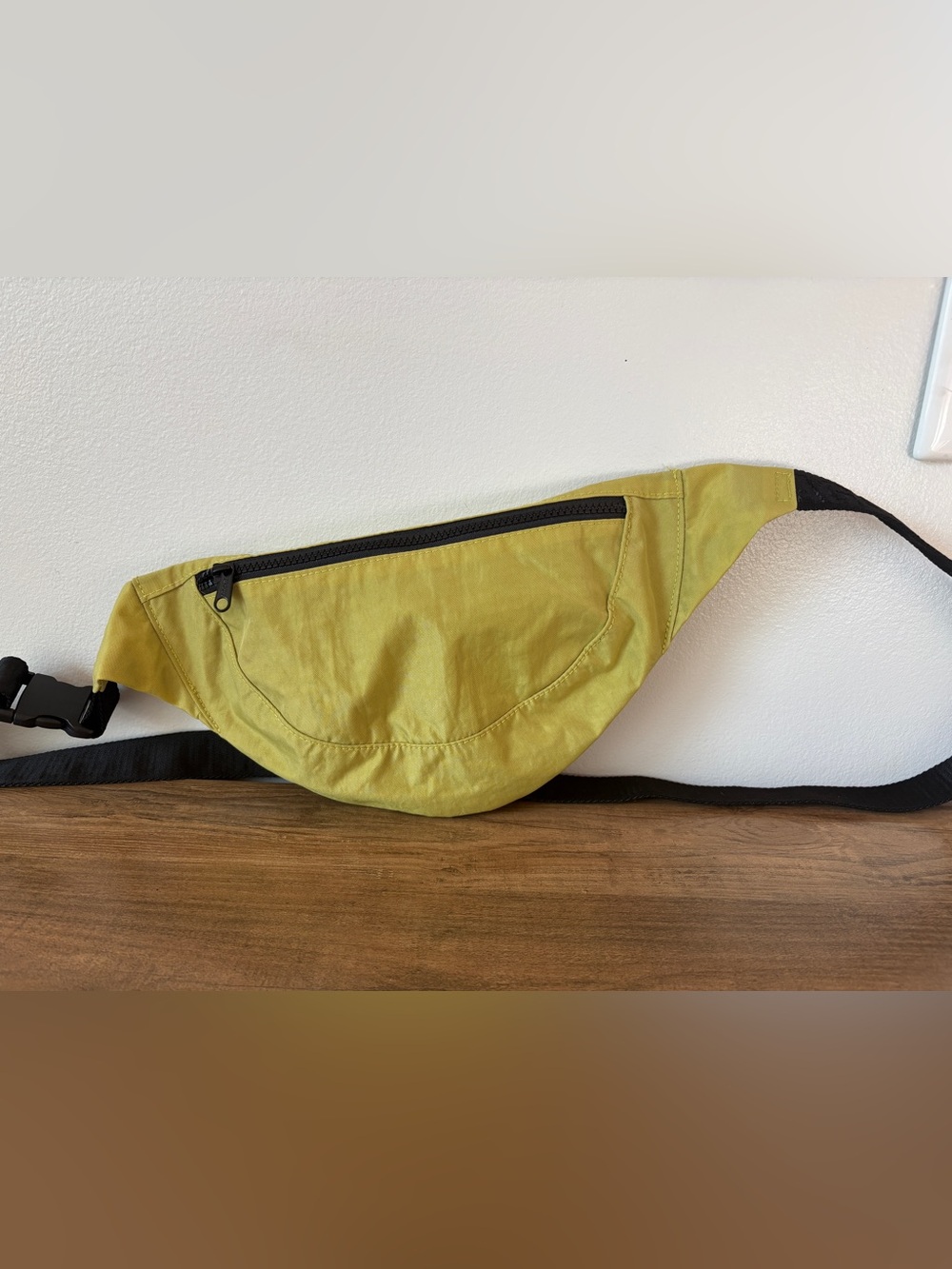 NWOT Baggu Crescent Fanny Pack - Lemongrass - Picture 11 of 12